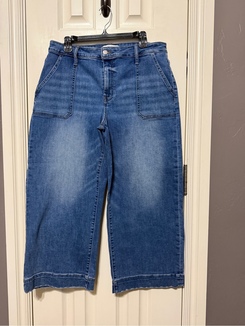 Zenana Outfitters Cropped Wide-Leg Jeans in Medium Blue
